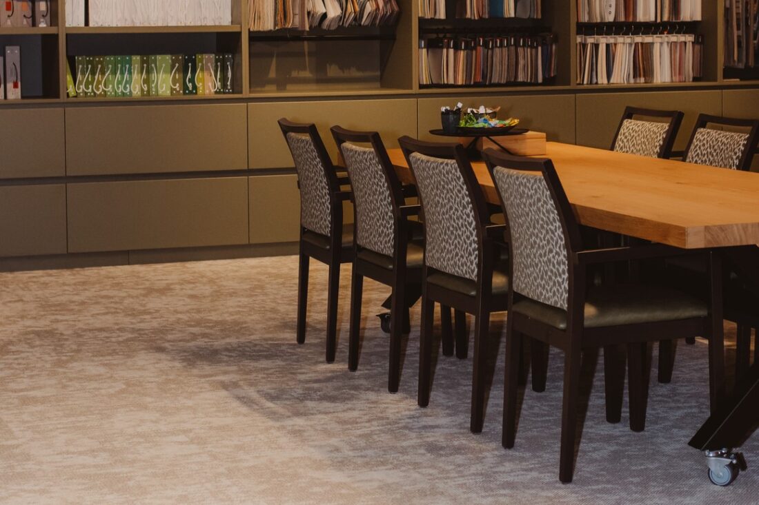 Anna Stoelen En Ark Tafel (1)