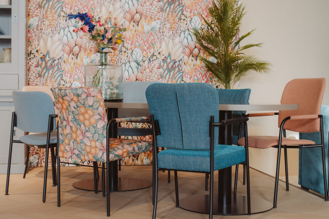 Tafel Pebble, Stoelen Mid Hoog, Mid Laag, James En Rome (1)