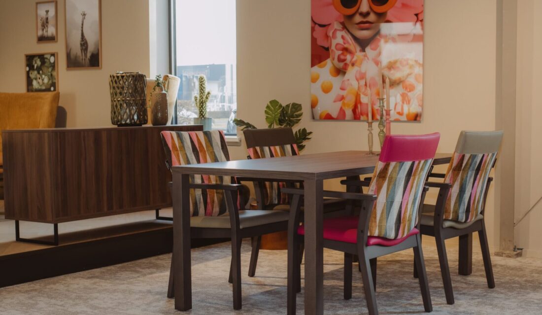 Pure Corner Ta4215 Tafel Presence + Stoelen. (8)d
